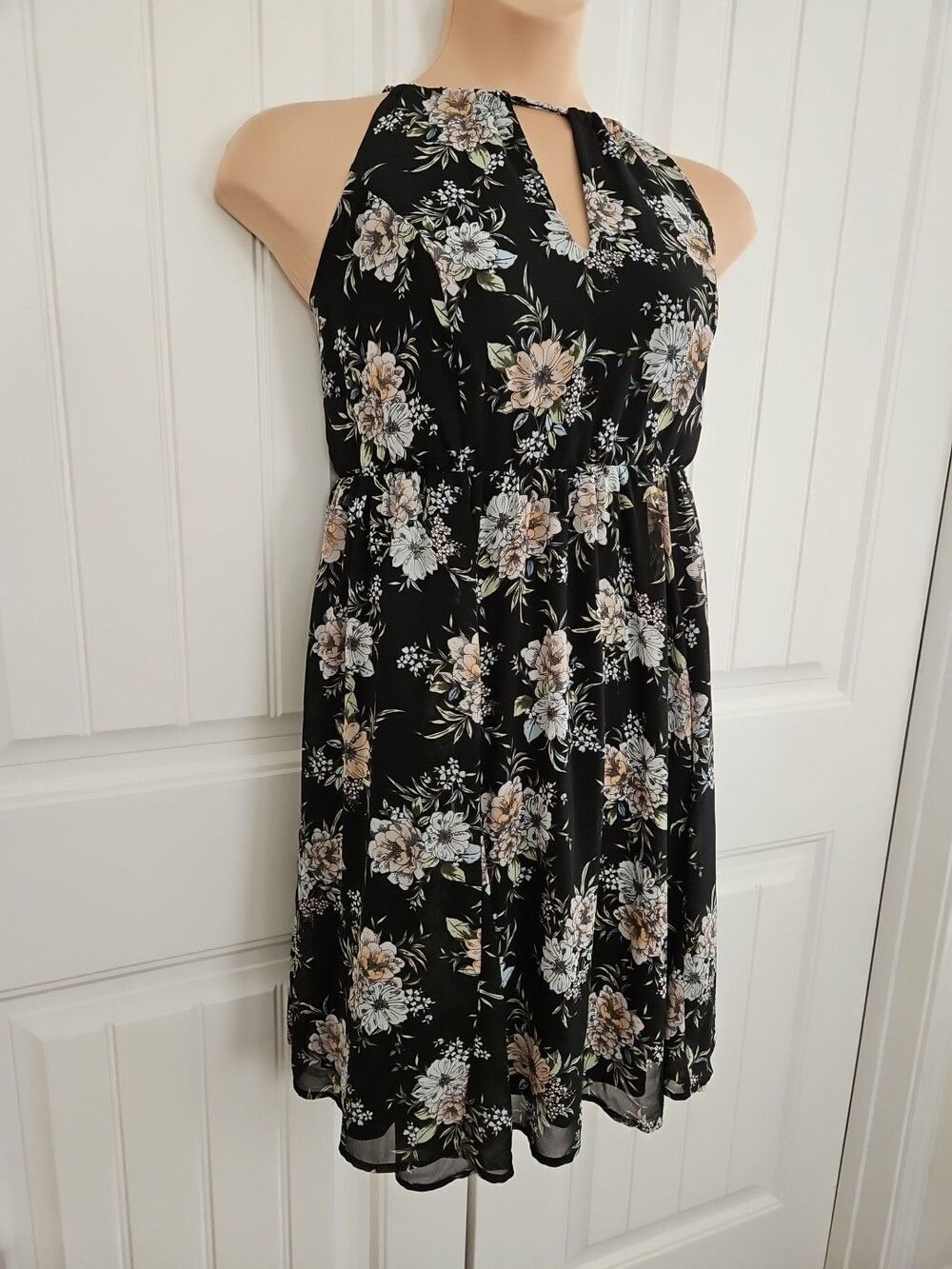 Torrid Floral Print Chiffon Black Mini Strappy Dress Sz 1 US 14 Keyhole Neck